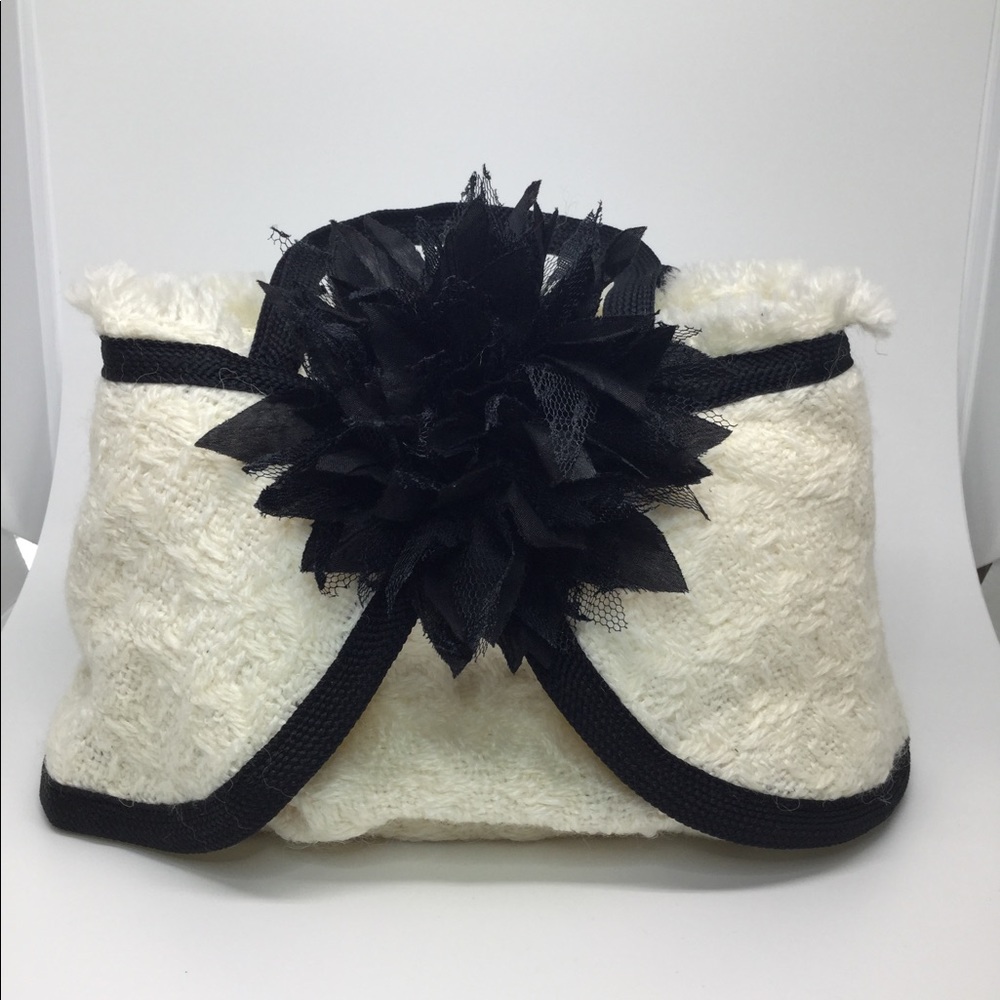 🖤🤍 Cream & black knit purse 🤍🖤 NWT